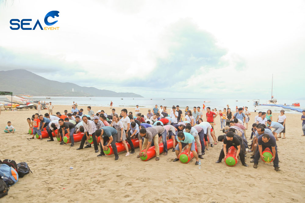 to-chuc-team-building-o-bien-my-khe-da-nang