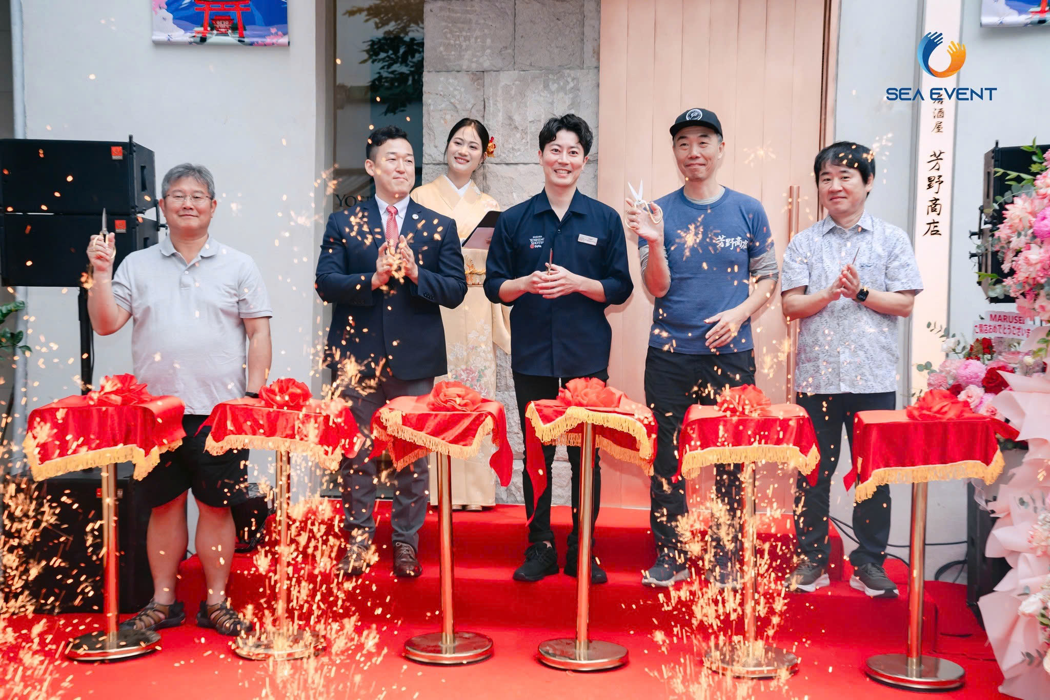 Bộ cắt băng khai trương Đà Nẵng